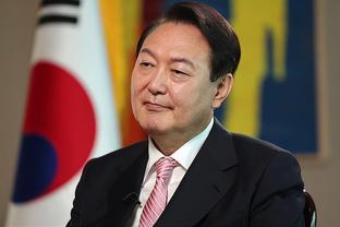 韩媒批克林斯曼微笑，韩国记者：在无用的话题上投入不必要的精力